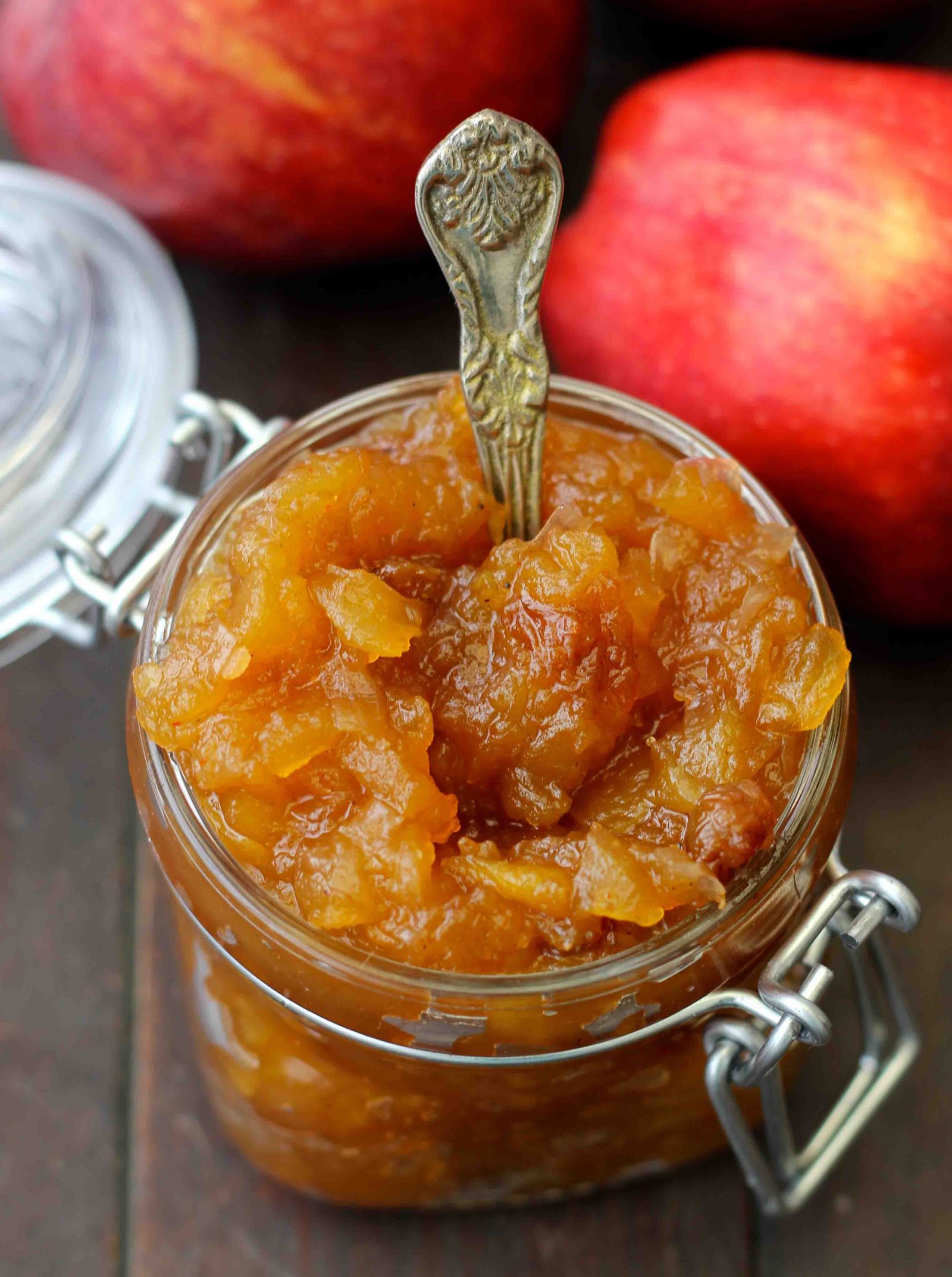 Apple with peanut chikki