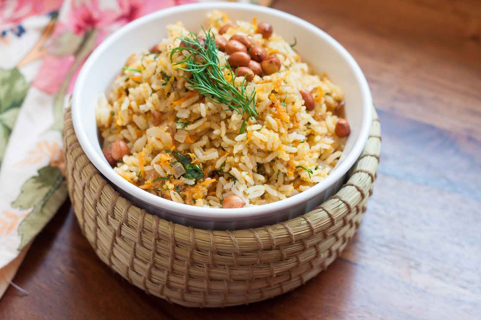 Lemon rice with peanuts