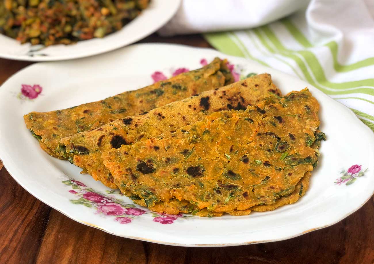 Methi thepla with curd