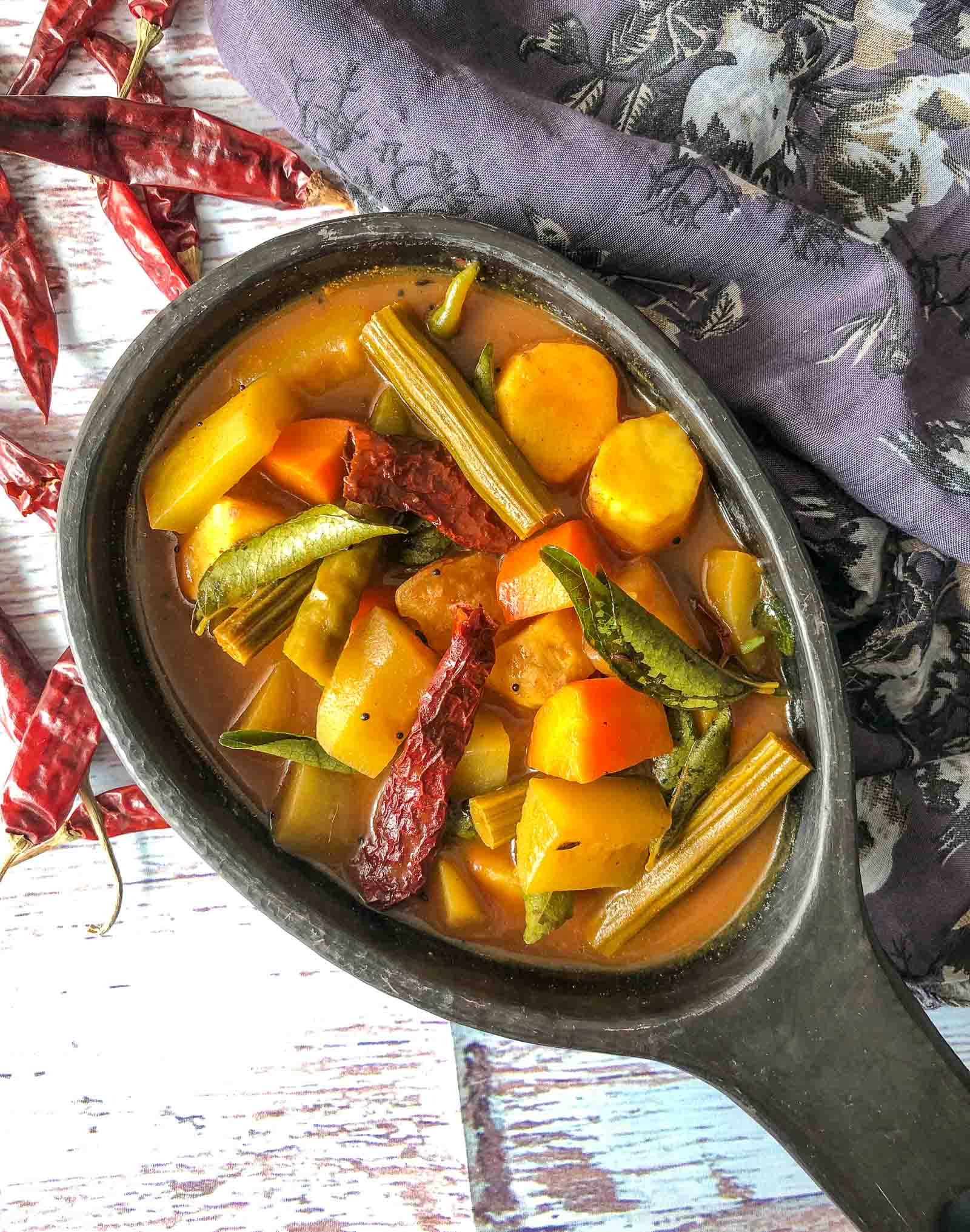 Vegetable stew with appam