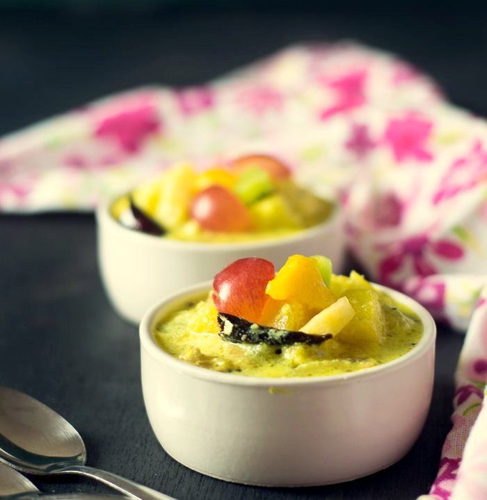 Greek yogurt with roasted chana and fruit