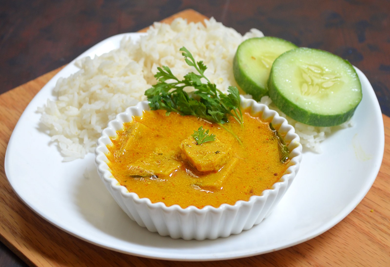 Tuver dal with bhaat, rotli and dudhi nu shaak