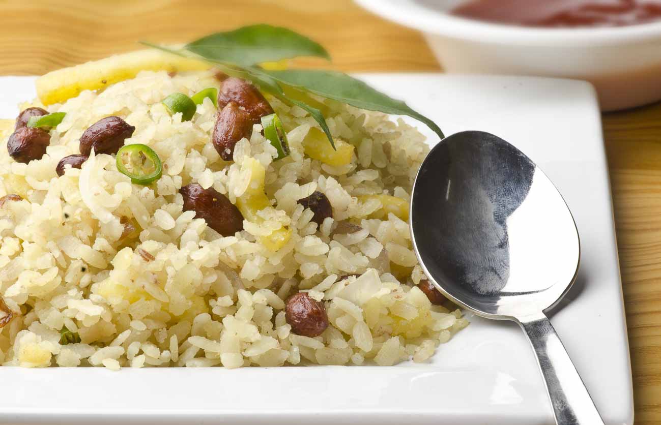 Kanda poha with shengdana