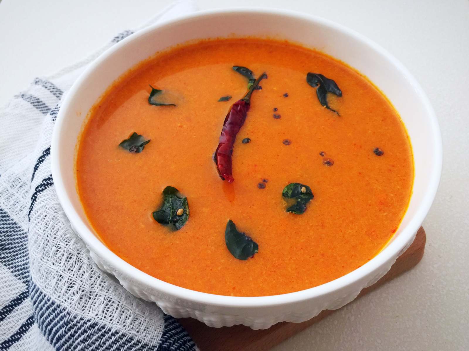 Masale bhat with tomato saar