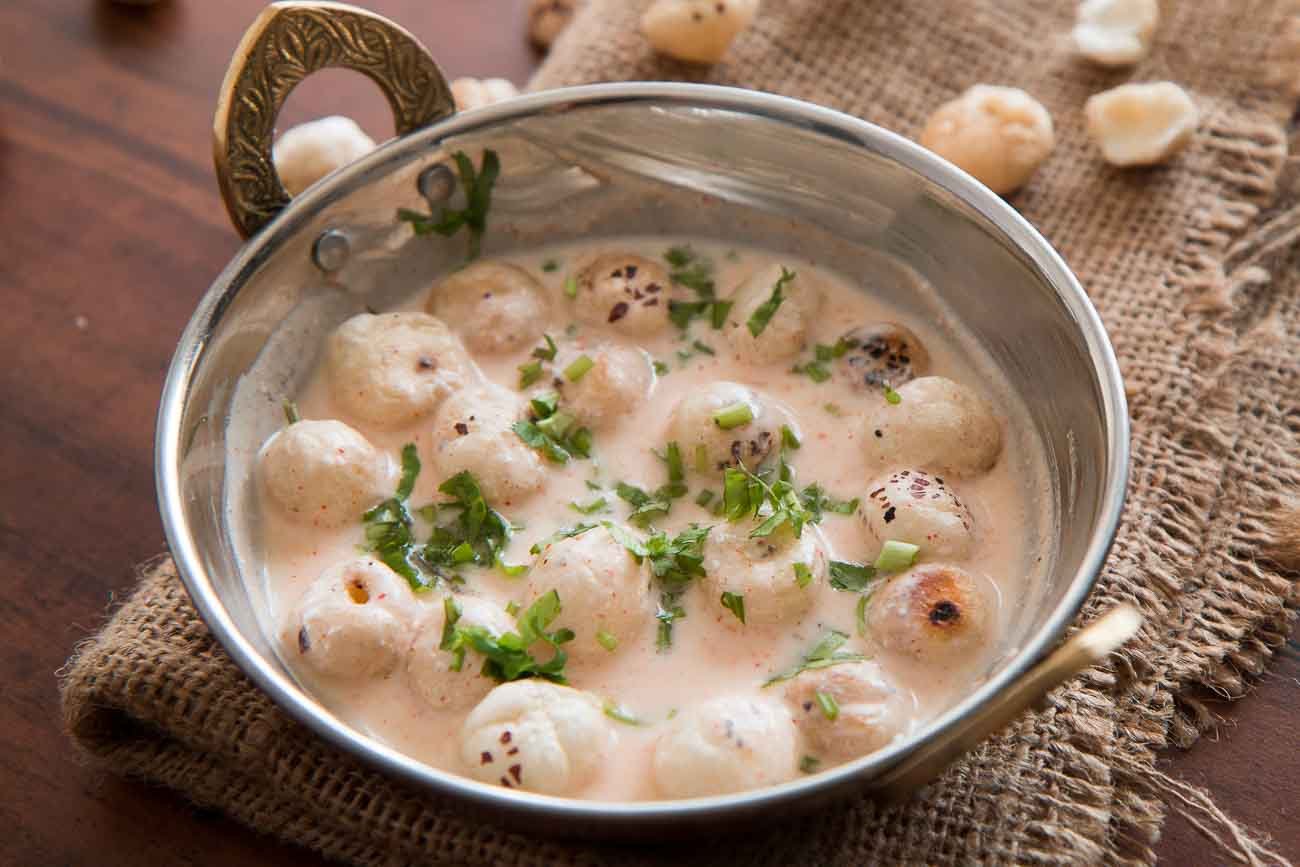 Grapes with roasted makhana