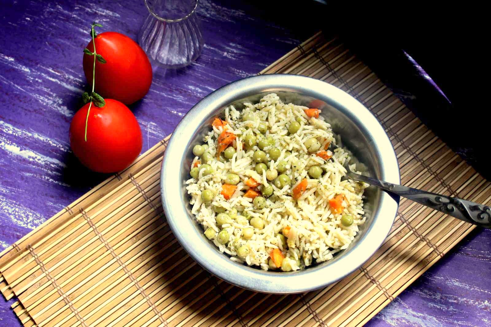 Vegetable pulao with cucumber raita