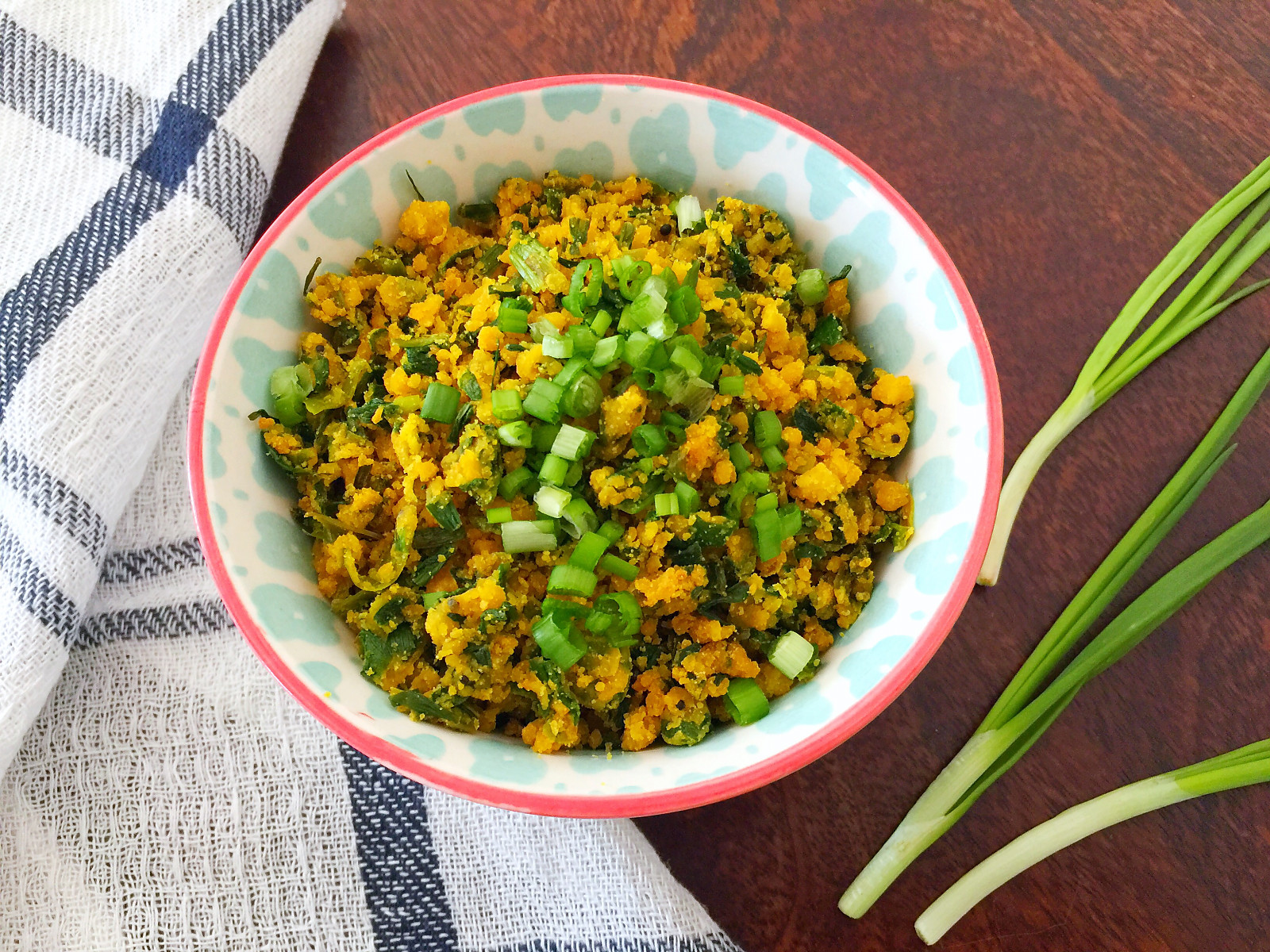 Zunka with bhakri and raw onion