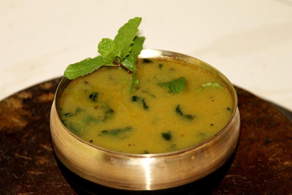 Moong dal chilla with mint chutney