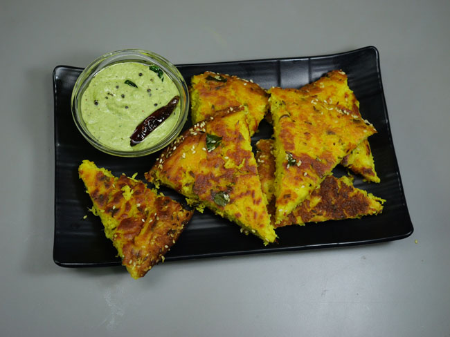 Handvo with coriander chutney
