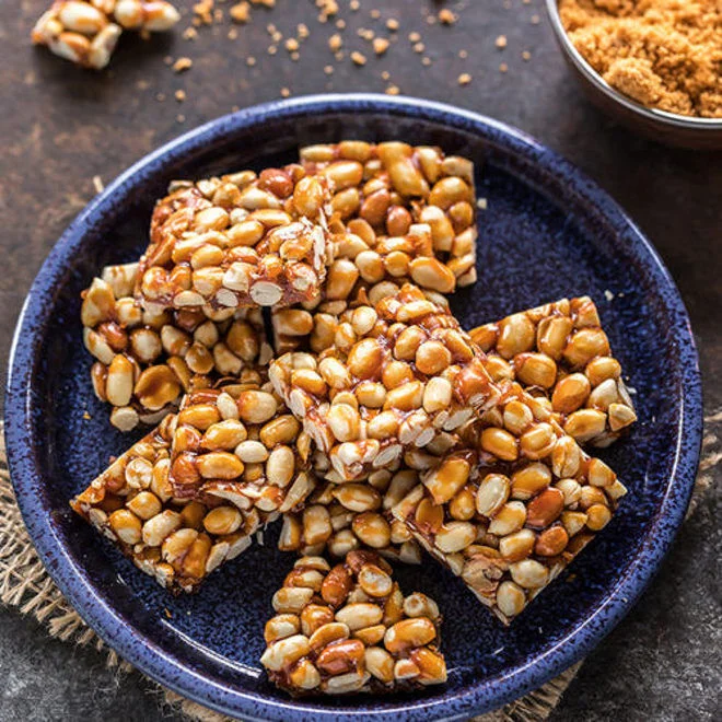 Apple with peanut chikki