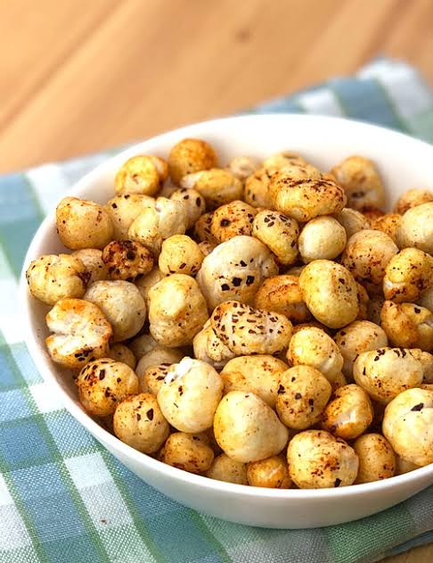 Grapes with roasted makhana